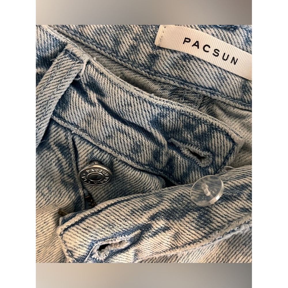 PacSun Light Wash Ripped Straight Jeans - Picture 9 of 16